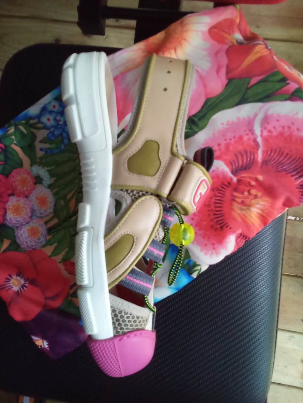 Gucci Authentic Summer Sandal - Picture 4 of 10